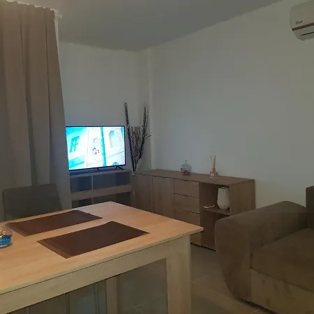 Summer Mamaia Apartment *