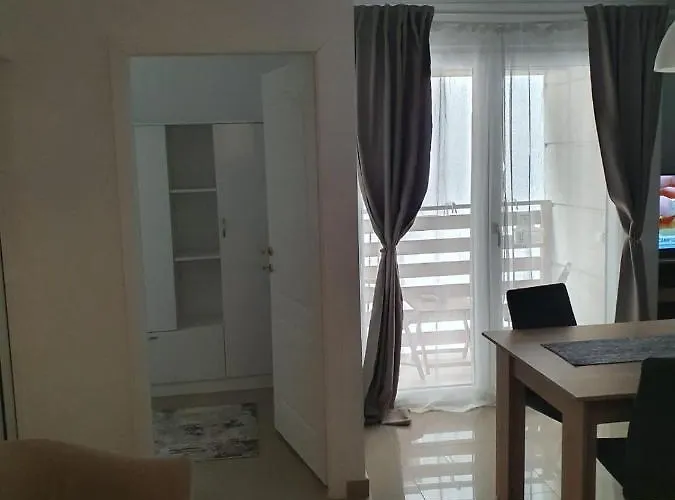 Summer Mamaia 公寓